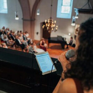 Hochzeitssaengerin Kirche